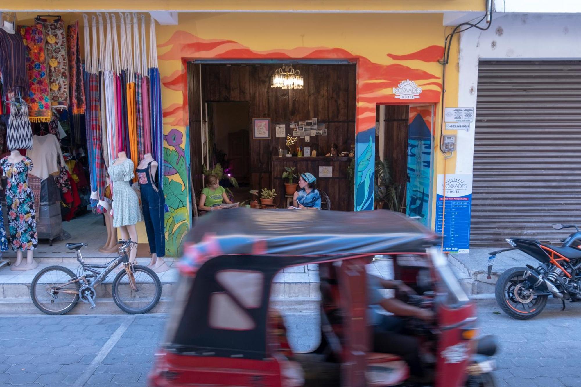 Nomades Hostel Panajachel Exterior photo